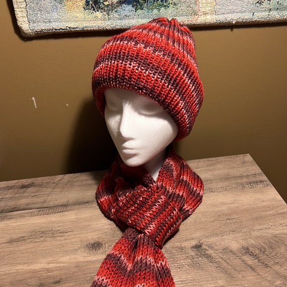 Woman's Handmade Scarf and Hat - Picture 7 of 7